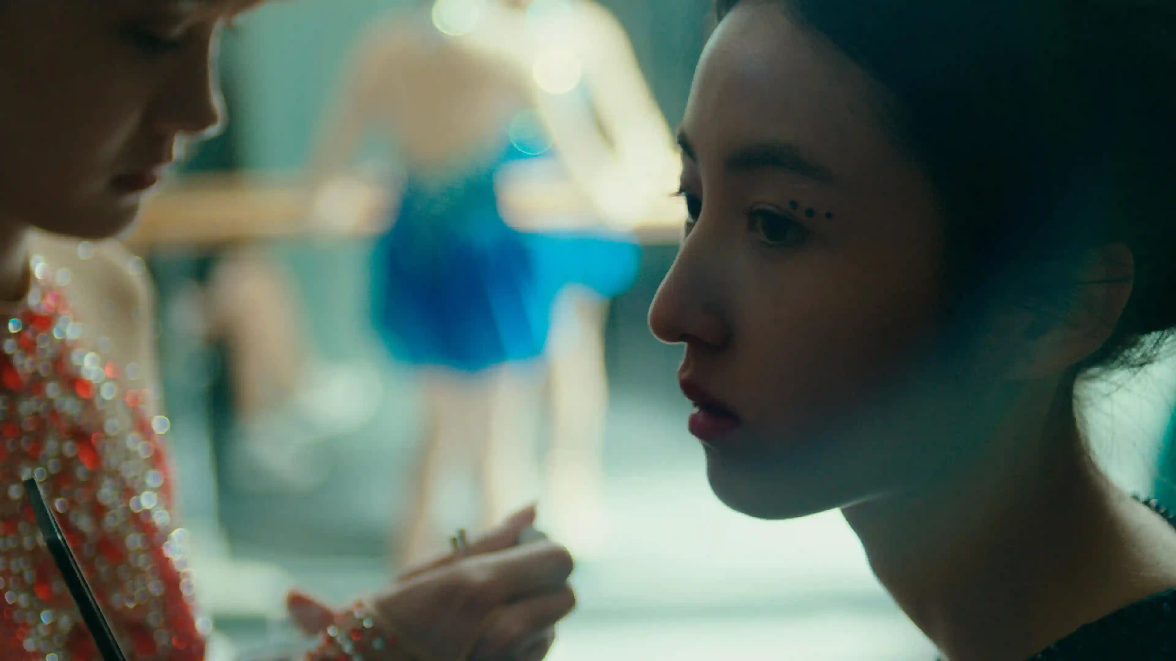 Backdrop phim Cô Gái Trên Bờ Vực