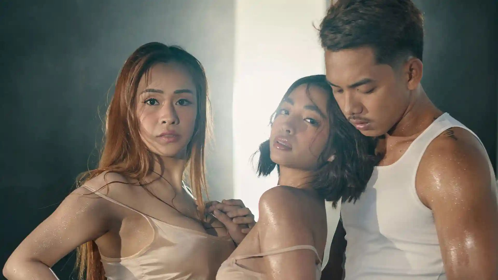 Backdrop phim Hai Chị Em