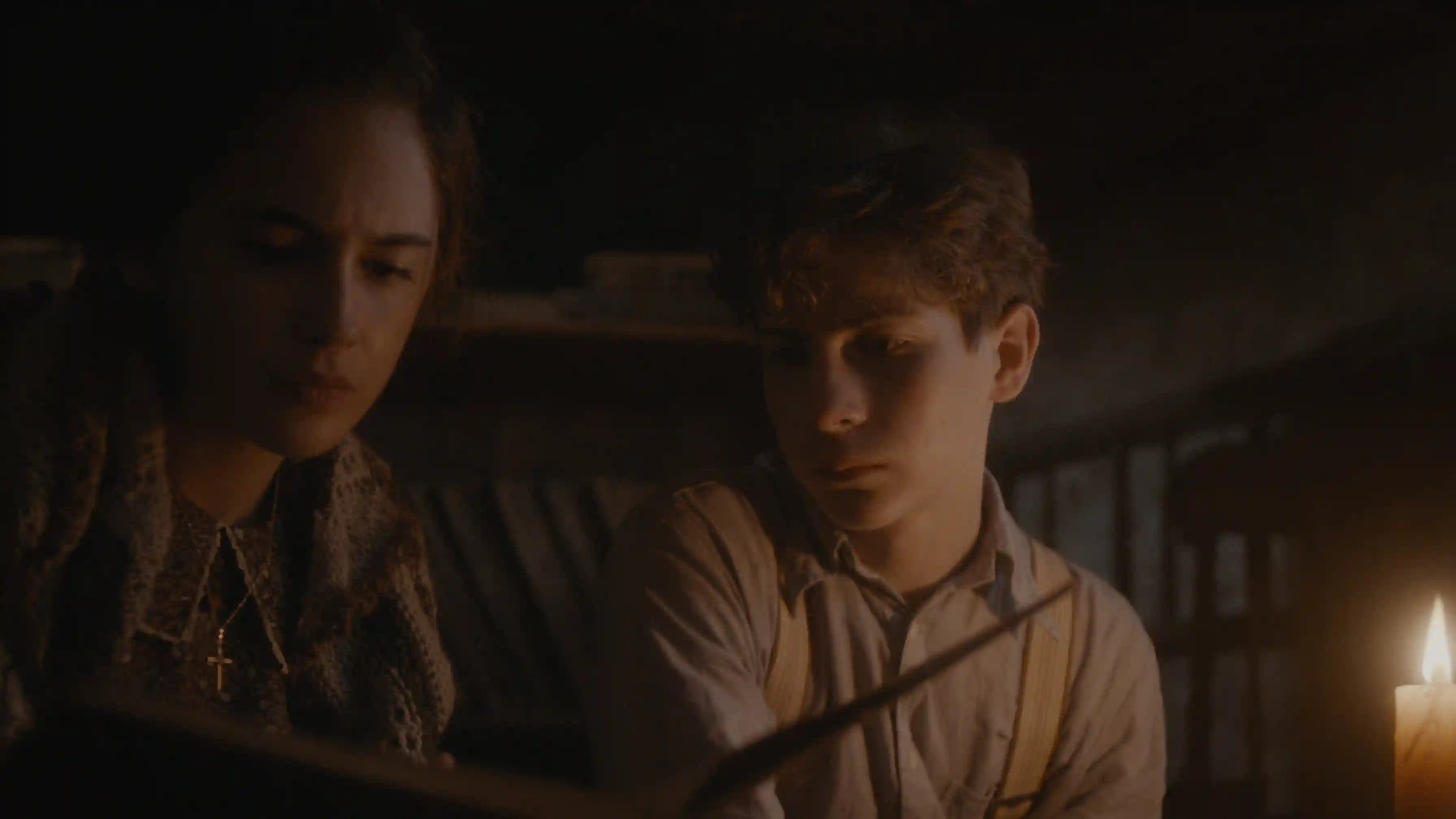 Backdrop phim Hài Cốt Thầm Thì