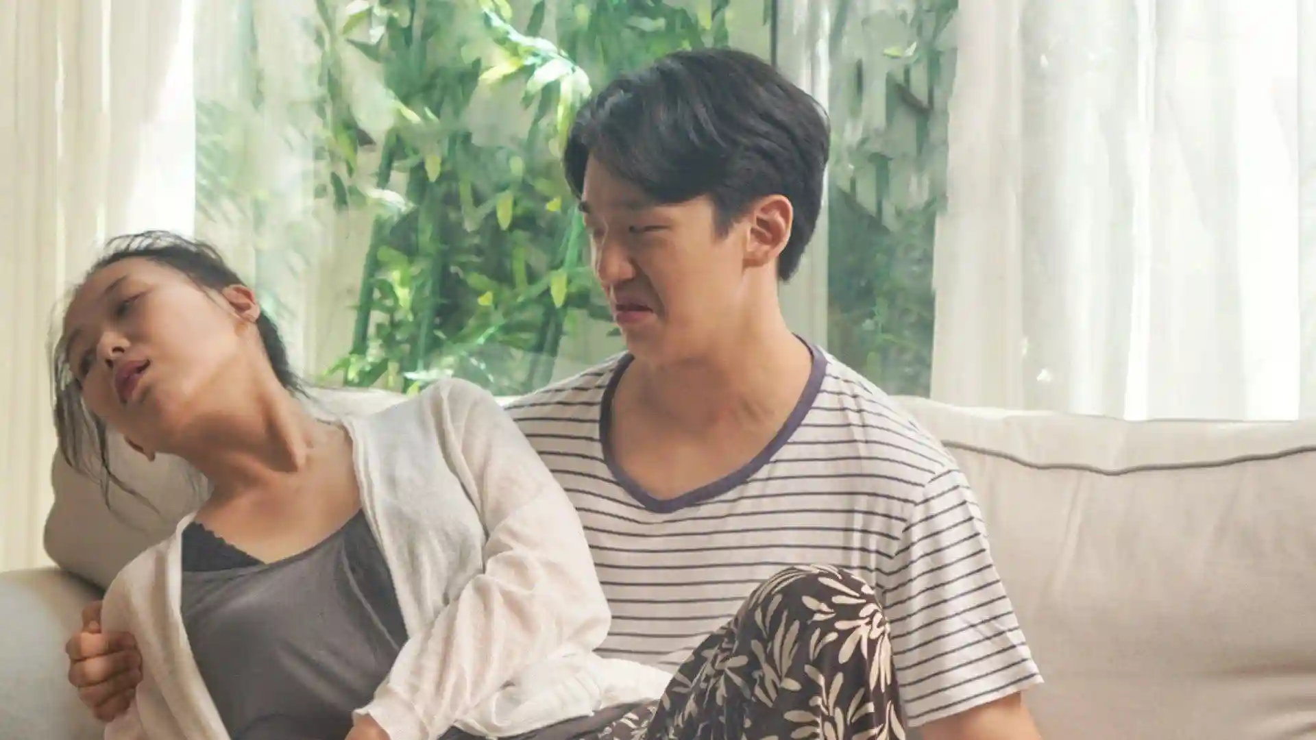 Kẻ thù gặp nhau ở phòng khách của chúng tôi