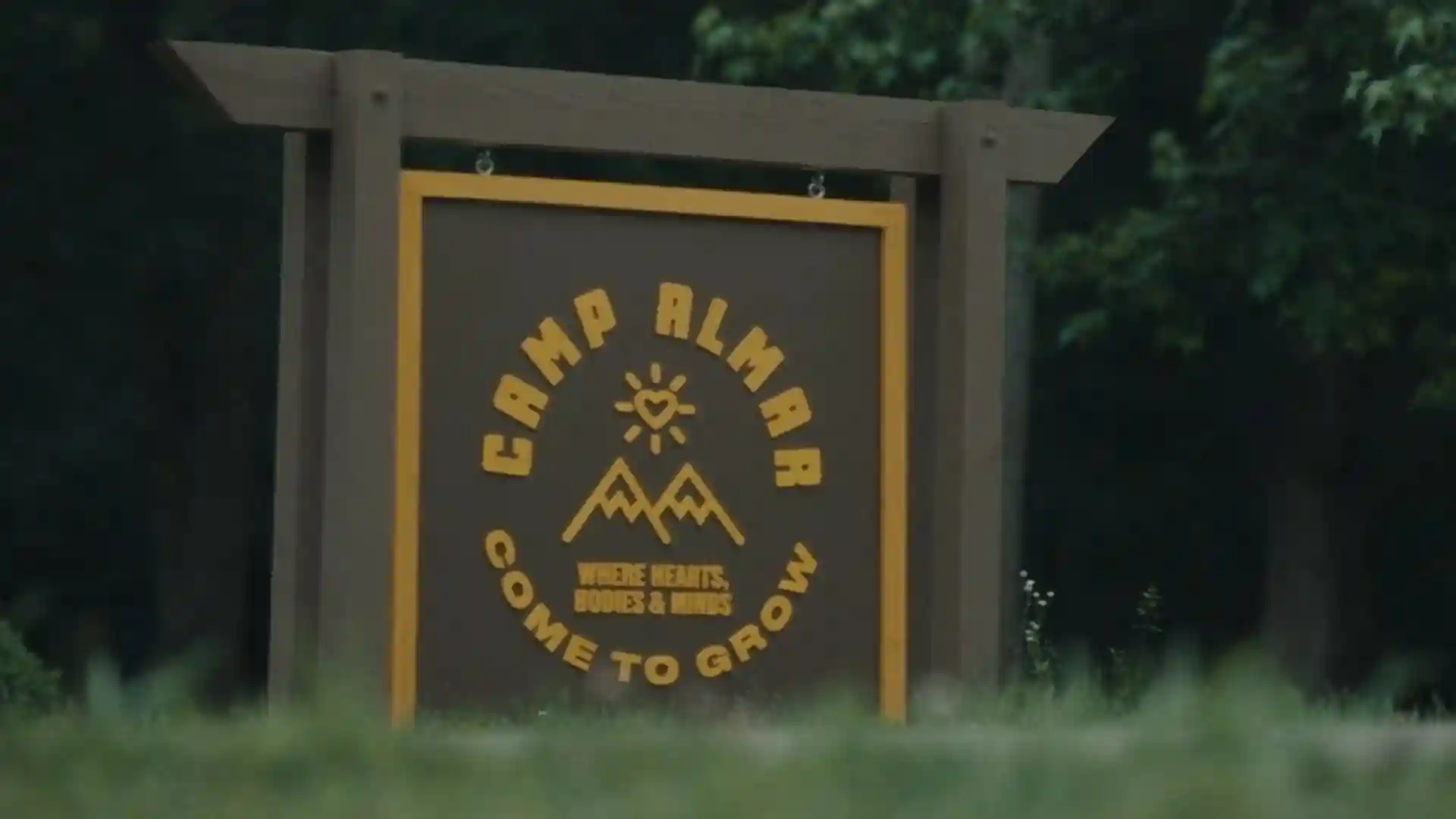 Backdrop phim Kẹo Dẻo Rùng Rợn