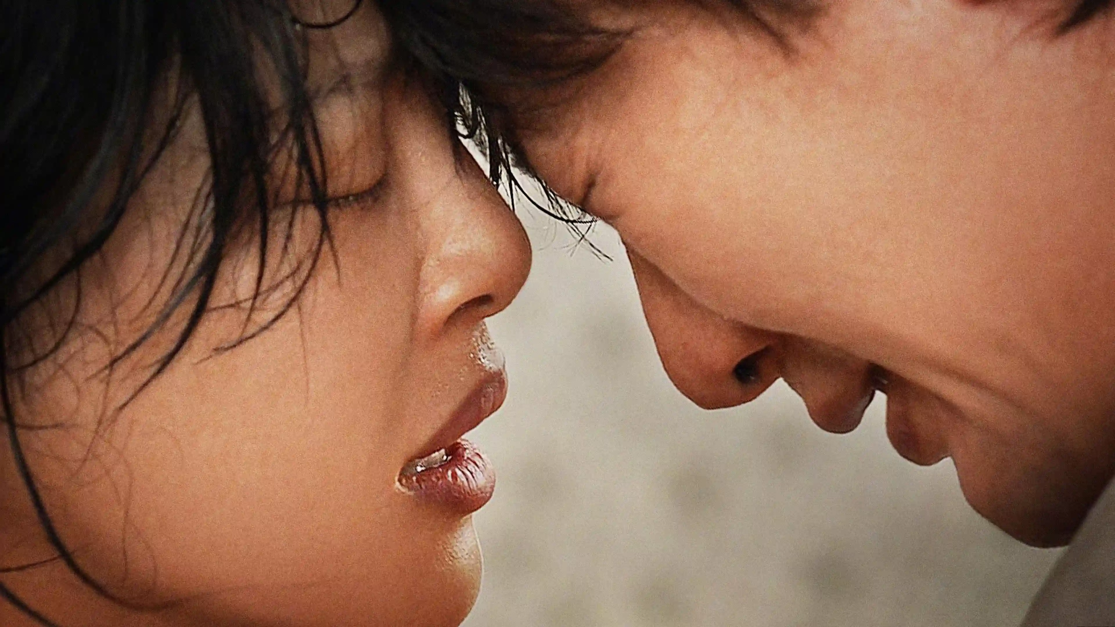 Backdrop phim Mặt Trời Treo Giữa Bầu Trời