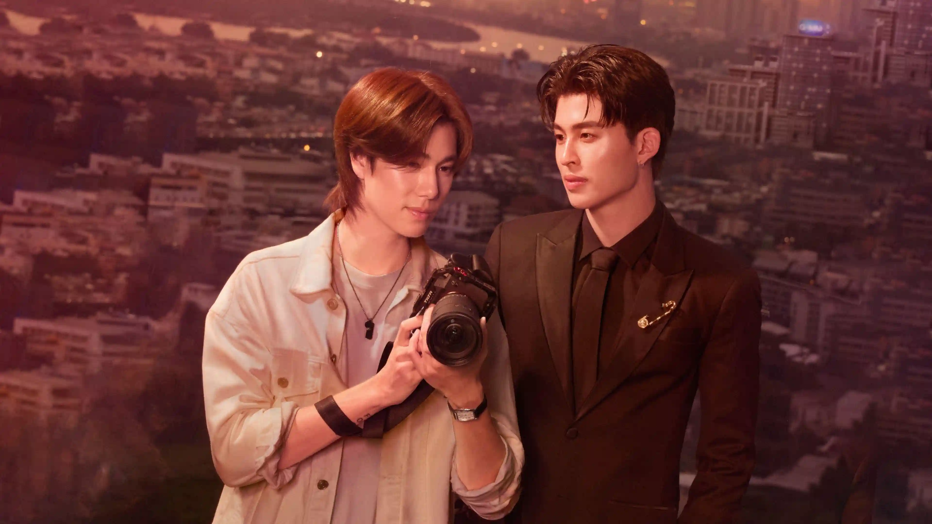 Backdrop phim Me and Thee: Tỉnh Táo Nào, Ngài Thee