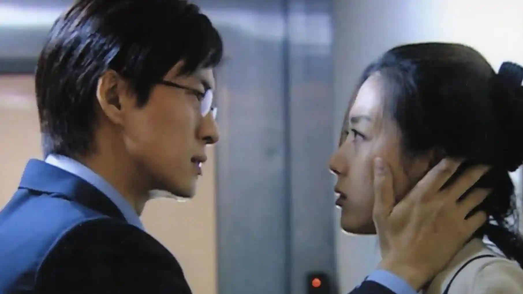 Backdrop phim Người Quản Lý Khách Sạn