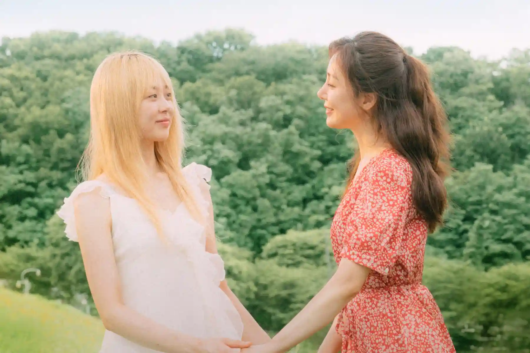 Backdrop phim O’PENing: Scarlet của Mẹ